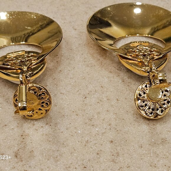 STATEMENT JOSE MARIA BARRERA WHITE HAMMERED GOLD DROP DANGLE CHANDELIER EARRINGS - Picture 9 of 11